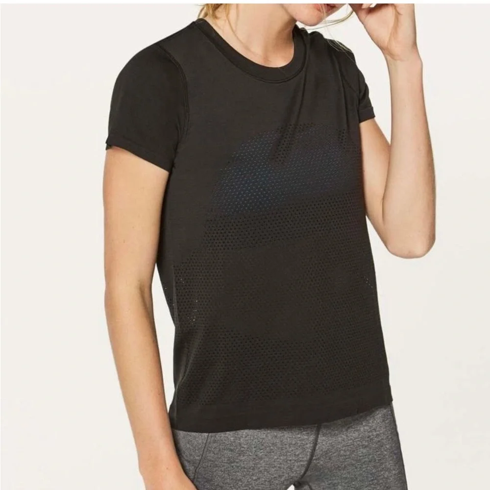 •LULULEMON• Breeze By Mesh Short Sleeve Shirt Ventilation Black